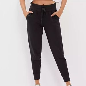 American Eagle High-Waisted Everywhere Joggers NWT